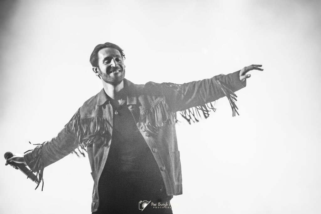 Broken Back (c) Maellys Durand